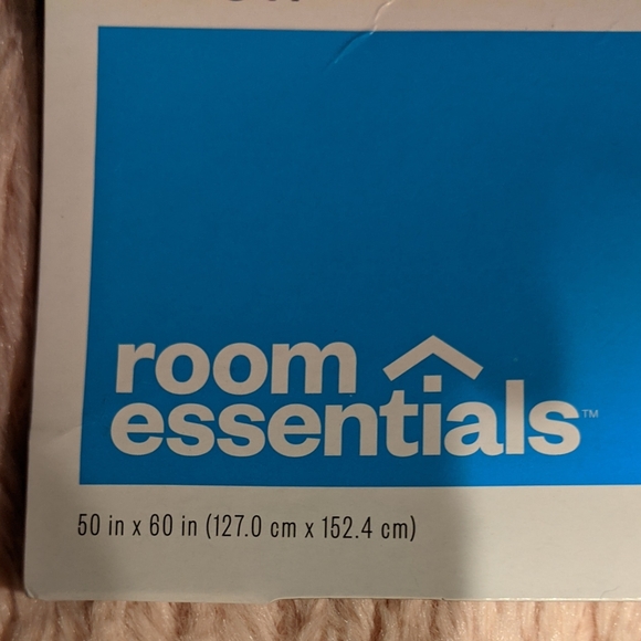 Room essentials soft pink throw NWT - Picture 2 of 5